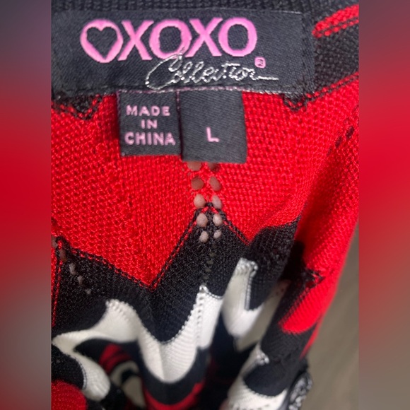 Black, red and white chevron print sweater tank top. - Picture 5 of 10